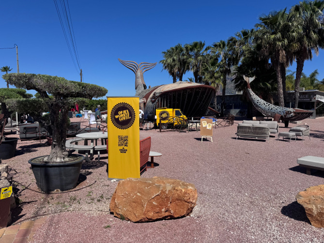 Sunny terrace event with the hotdog tuk-tuk