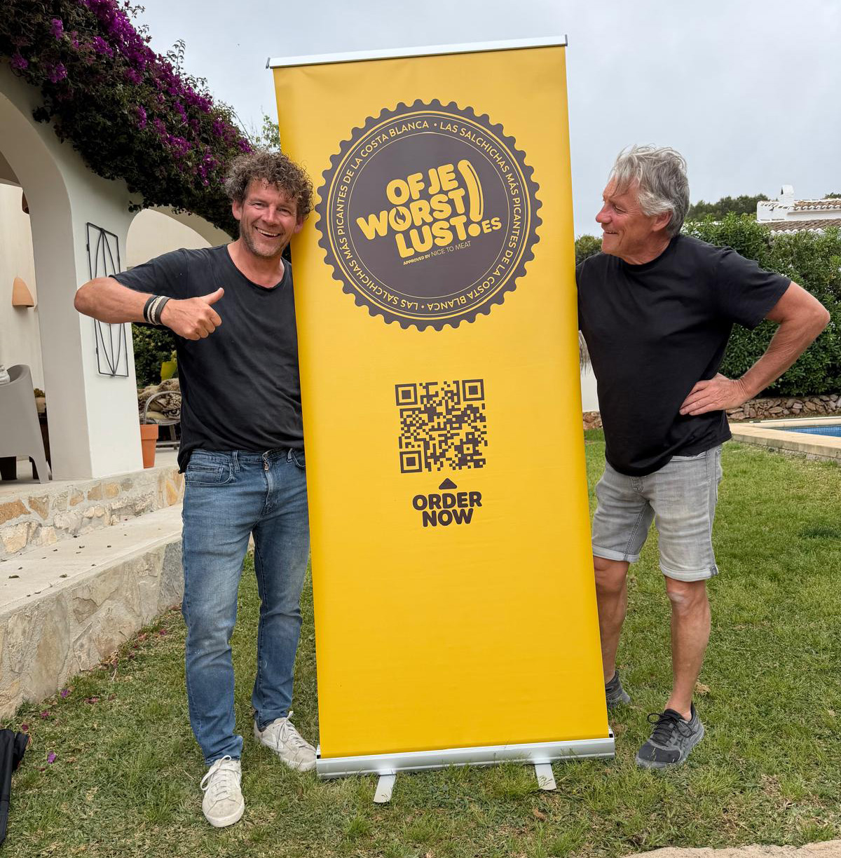 Marcel and Sven-Erik with the Of je worst lust roll-up banner